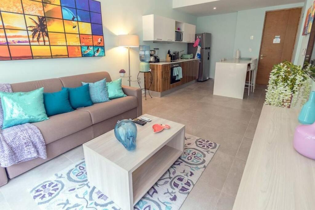 Colourful & 1 Bedroom In Apartment *
