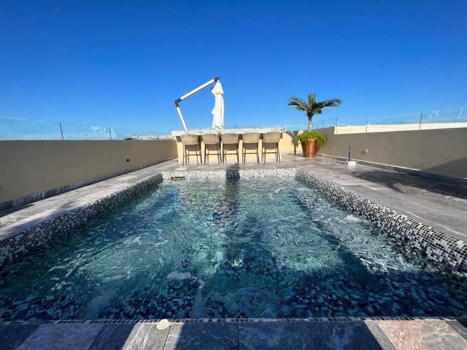 Ocean View Jacuzzi & Pool-2bedroom Apartment *
