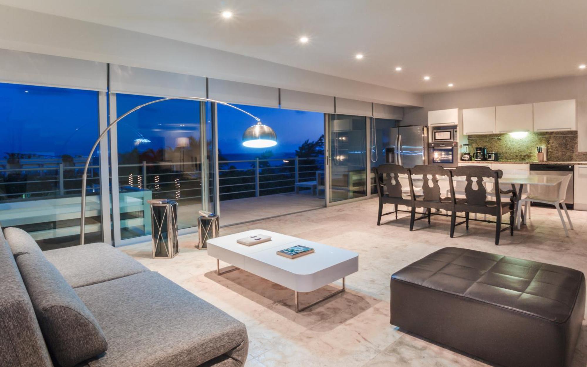 Magia Apartments, Resort-style, Prime Location With Ocean Views! *