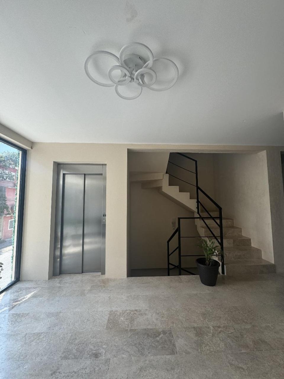 Savage 1br Rooftop Apartment *