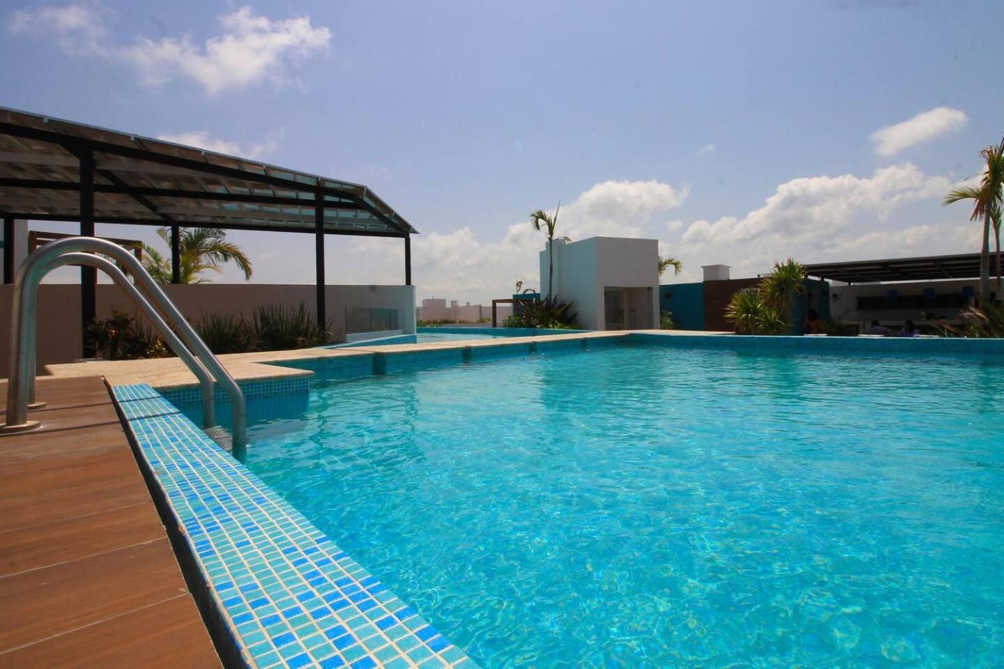 Downtown Stylish 2br With Large Terrace Pool Gym And Bar Apartment *