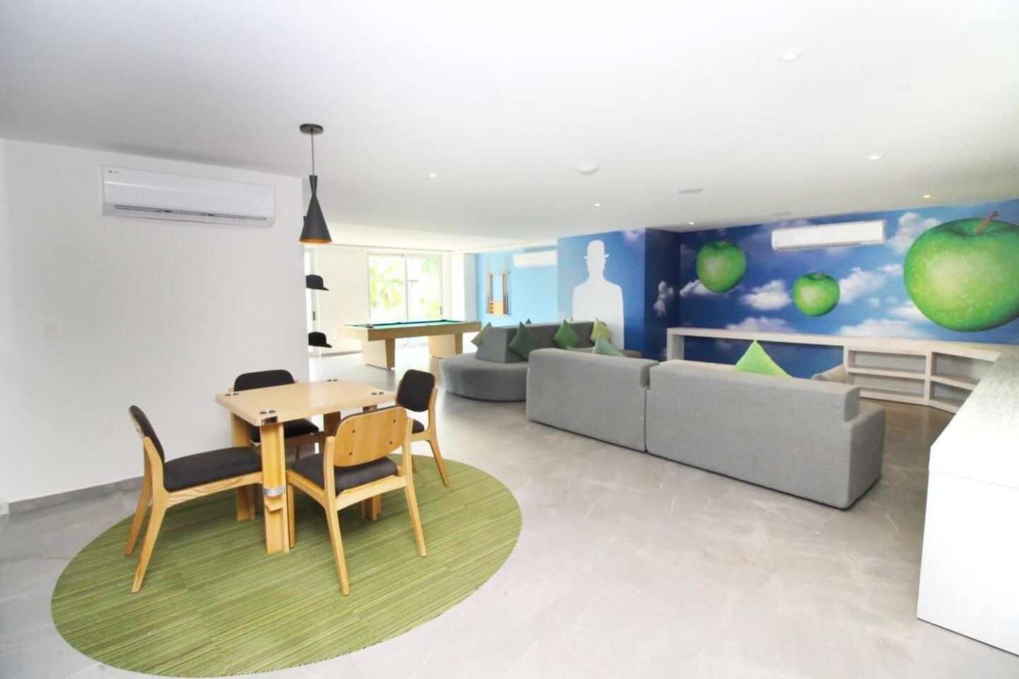 Downtown Stylish 2br With Large Terrace Pool Gym And Bar Apartment *