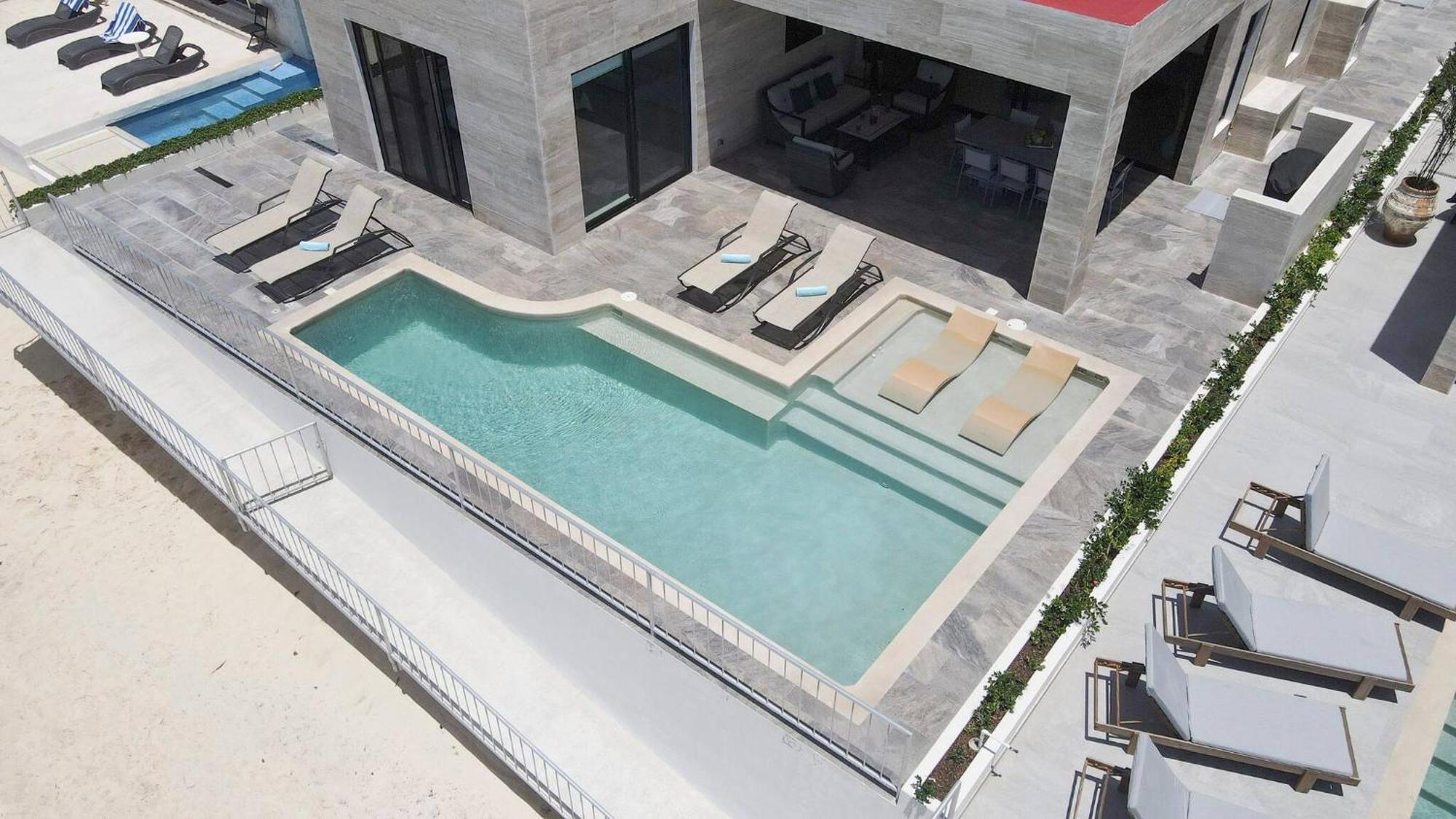 Seaside 4 Beds, Private Pool, Amazing Views