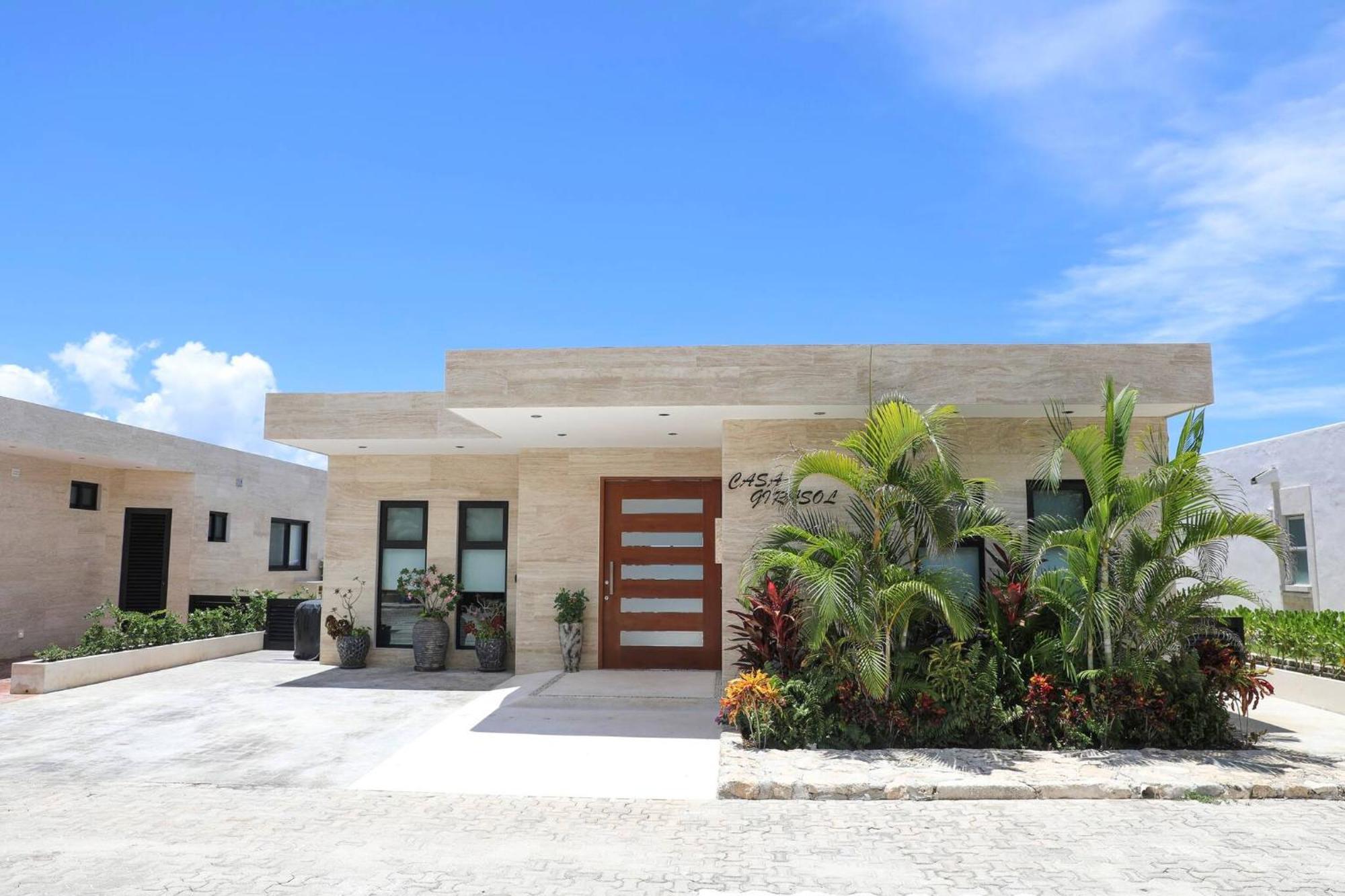 Seaside 4 Beds, Private Pool, Amazing Views Playa del Carmen