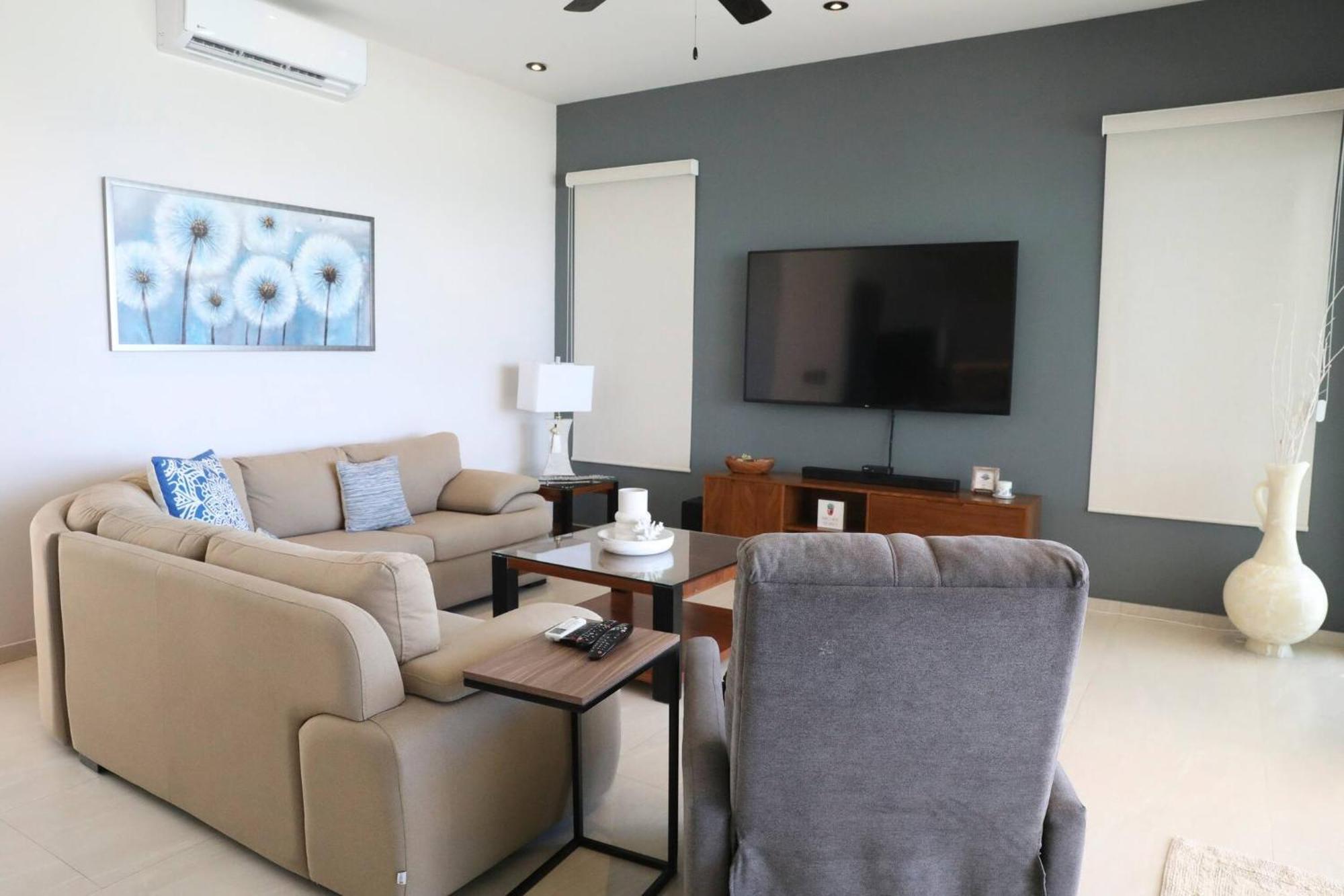 Seaside 4 Beds, Private Pool, Amazing Views