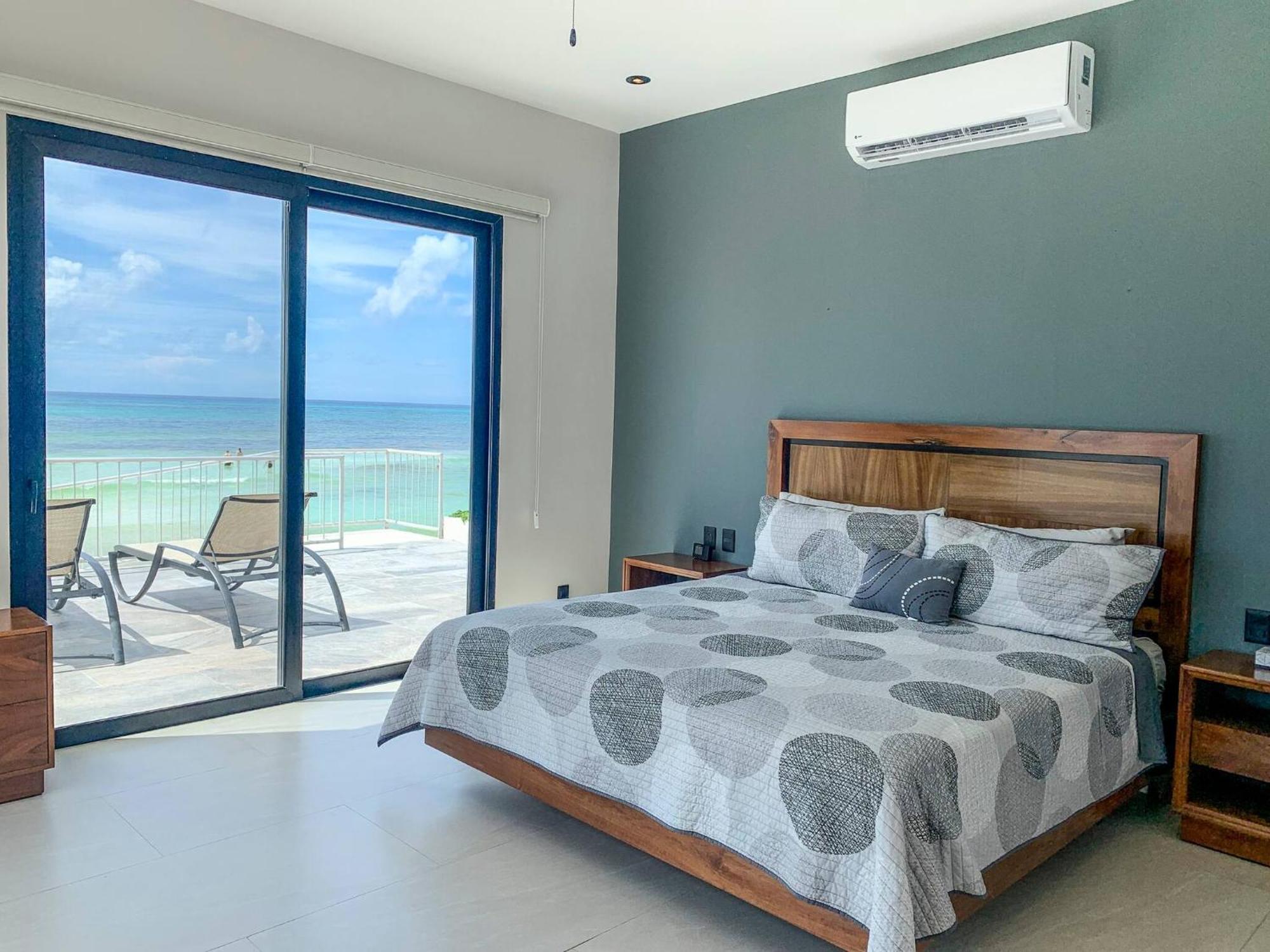Seaside 4 Beds, Private Pool, Amazing Views *