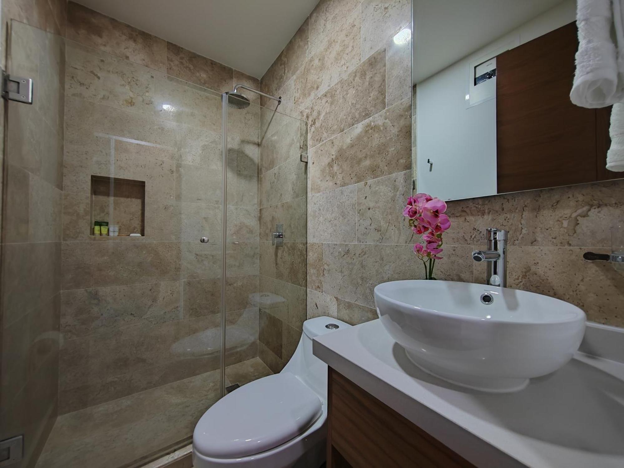 New! Beautiful Steps Away From 5th Av & -gym - Pool By Yeah