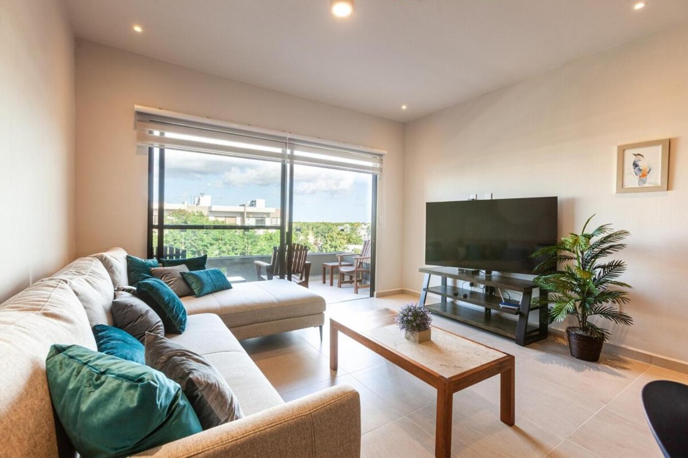 Modern Wifi 200mb, 2 Gyms, 6pools, Balcony Holiday home