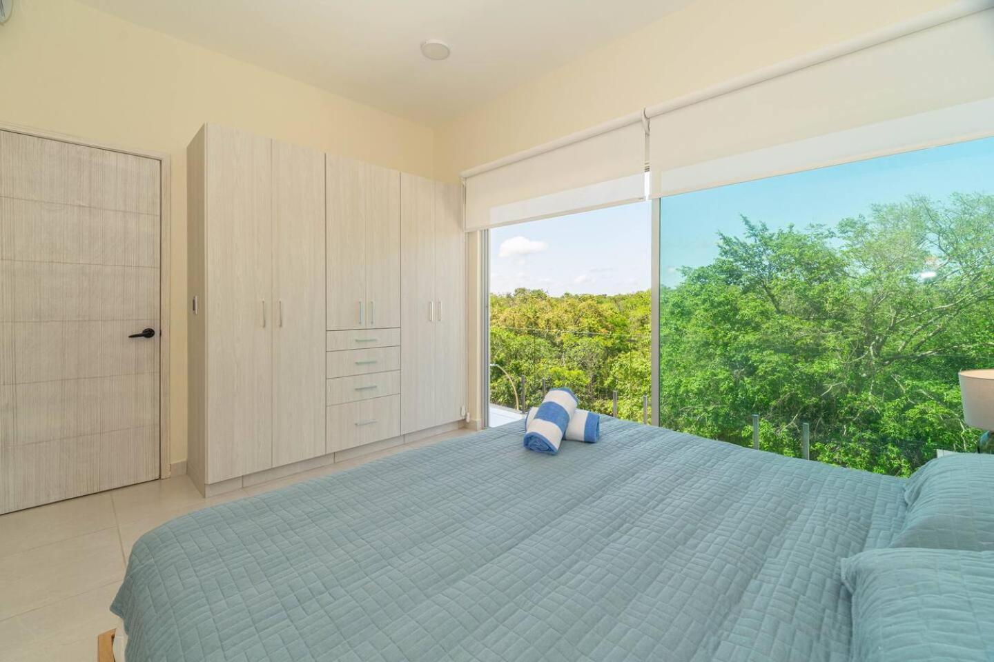2 Bd With Balcony, Gym, Rooftop Pool, Hot Tub
