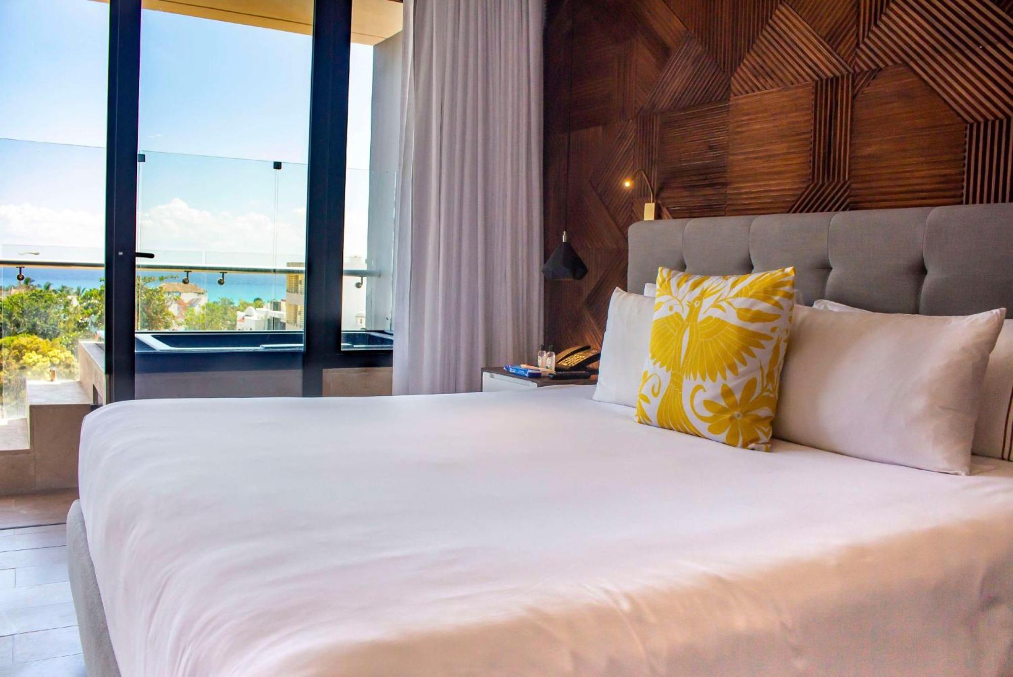 Hotel The Fives Downtown & Residences, Curio Collection By Hilton