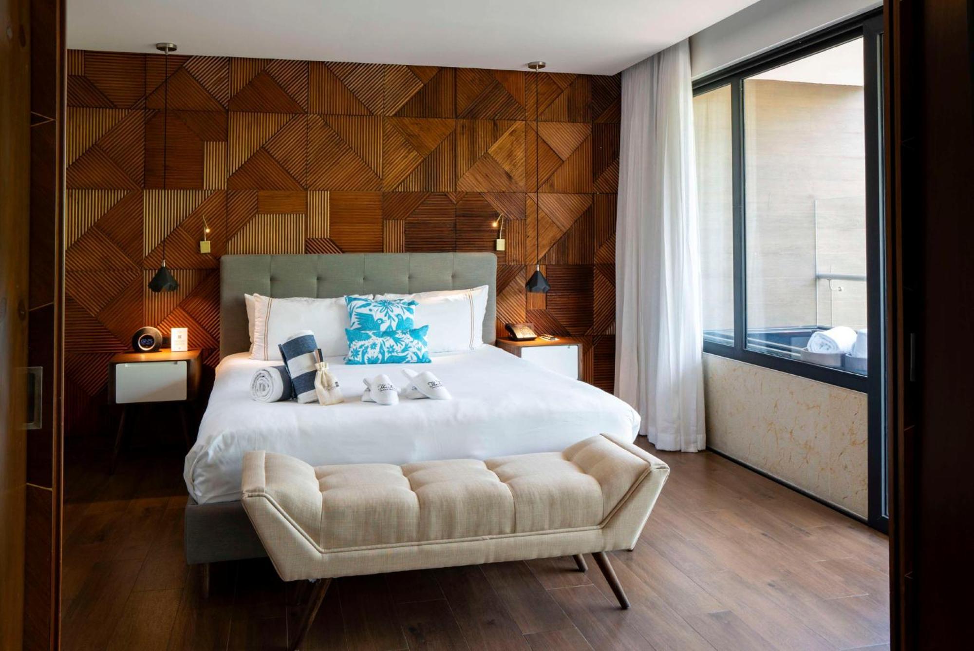 Hotel The Fives Downtown & Residences, Curio Collection By Hilton