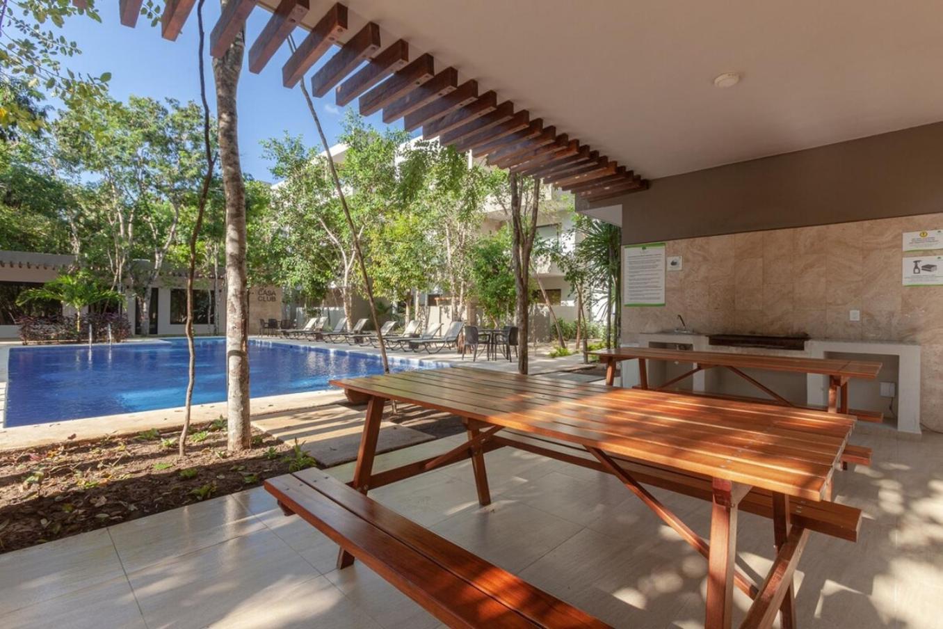Modern Wifi 200mb, 2 Gyms, 6pools, Balcony Holiday home