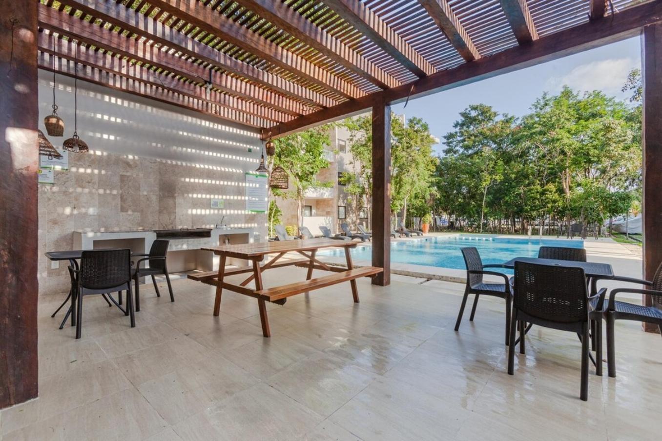 Modern Wifi 200mb, 2 Gyms, 6pools, Balcony Holiday home *