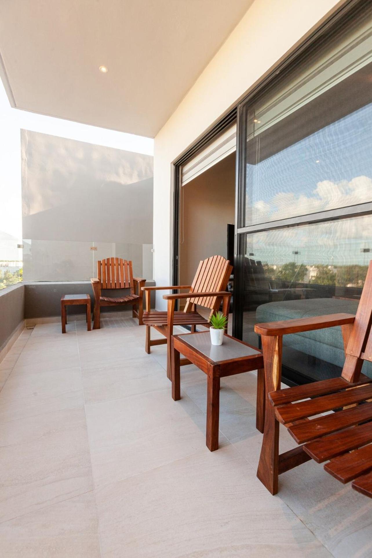 Modern Wifi 200mb, 2 Gyms, 6pools, Balcony Ferienhaus