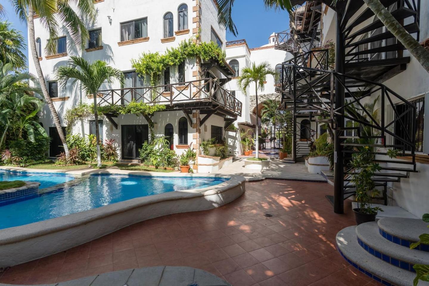 Downtown Hacienda Style 1br With Pool Steps To