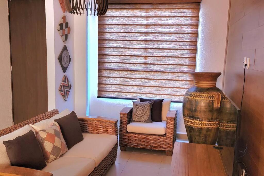 Great Cheerful 2 Bedroom House With Pool And Holiday home *