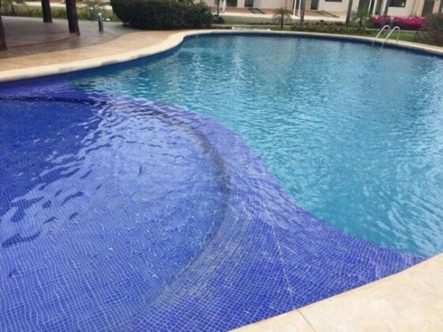Great Cheerful 2 Bedroom House With Pool And Holiday home *
