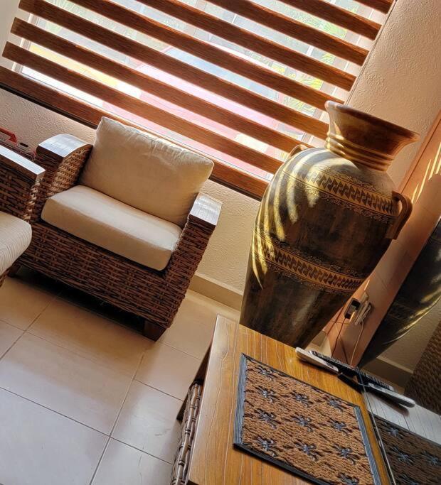 Great Cheerful 2 Bedroom House With Pool And