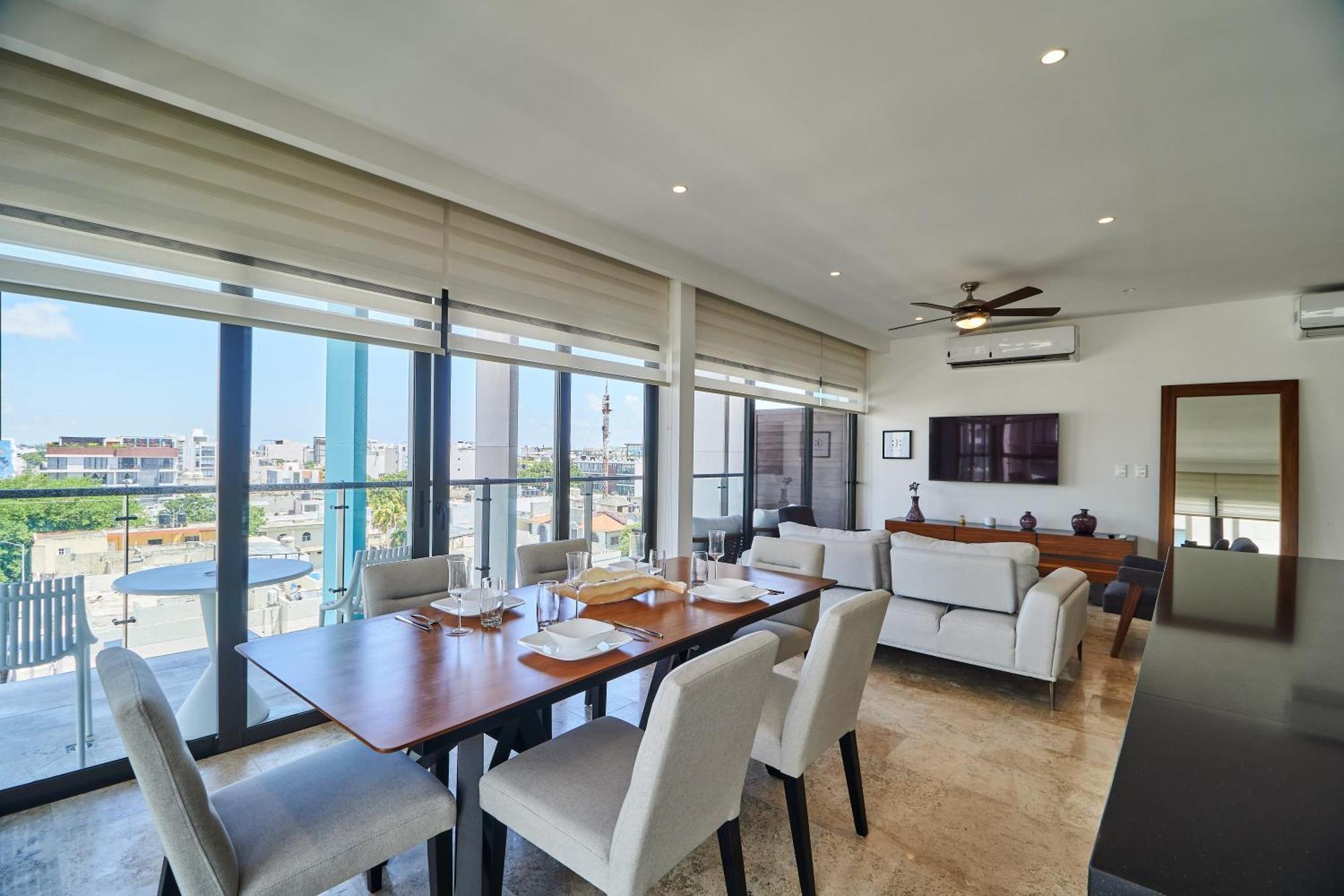 Luxury 2-story With Jacuzzi Apartment