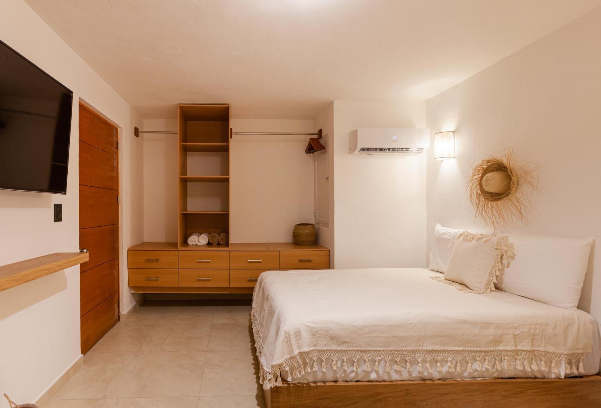 Ocean Plaza By Zama Homes Apartment