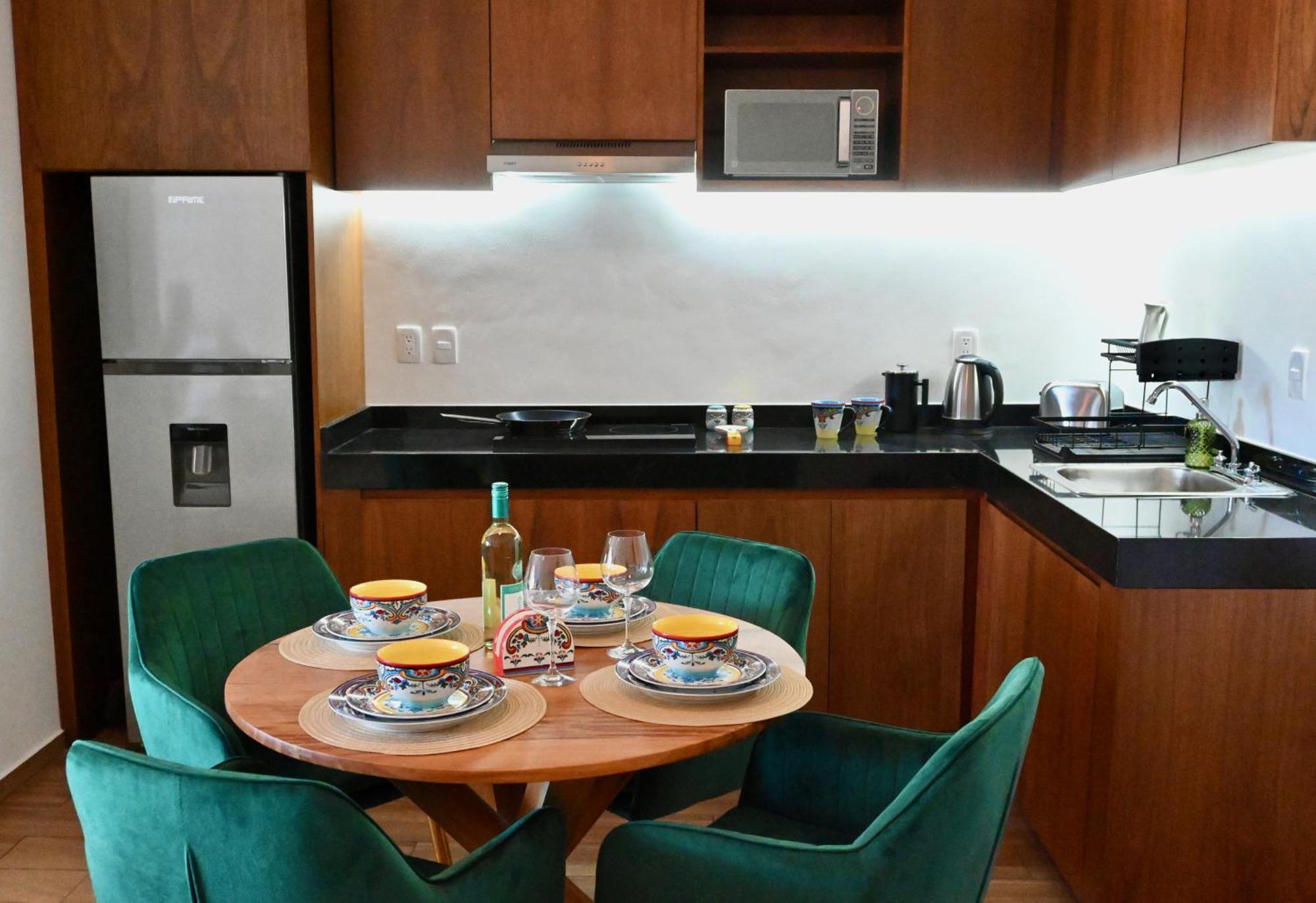 Sunset Kin Apartment *