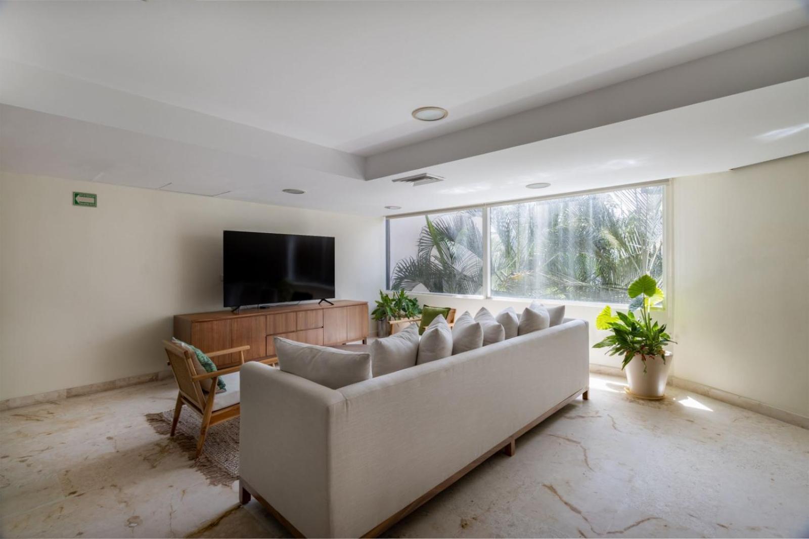 Aparthotel The Elements Oceanfront & Beachside