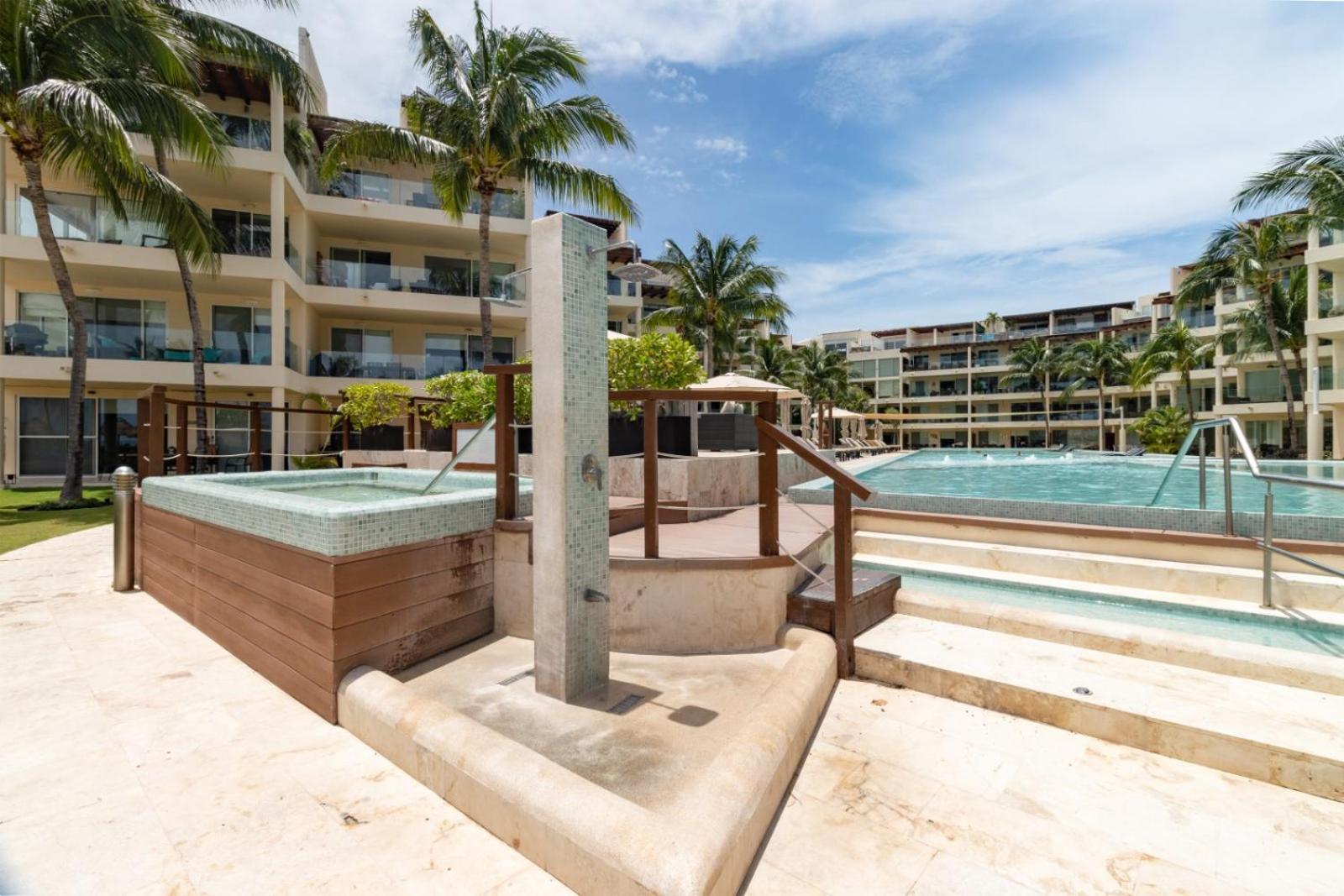 Aparthotel The Elements Oceanfront & Beachside 4*