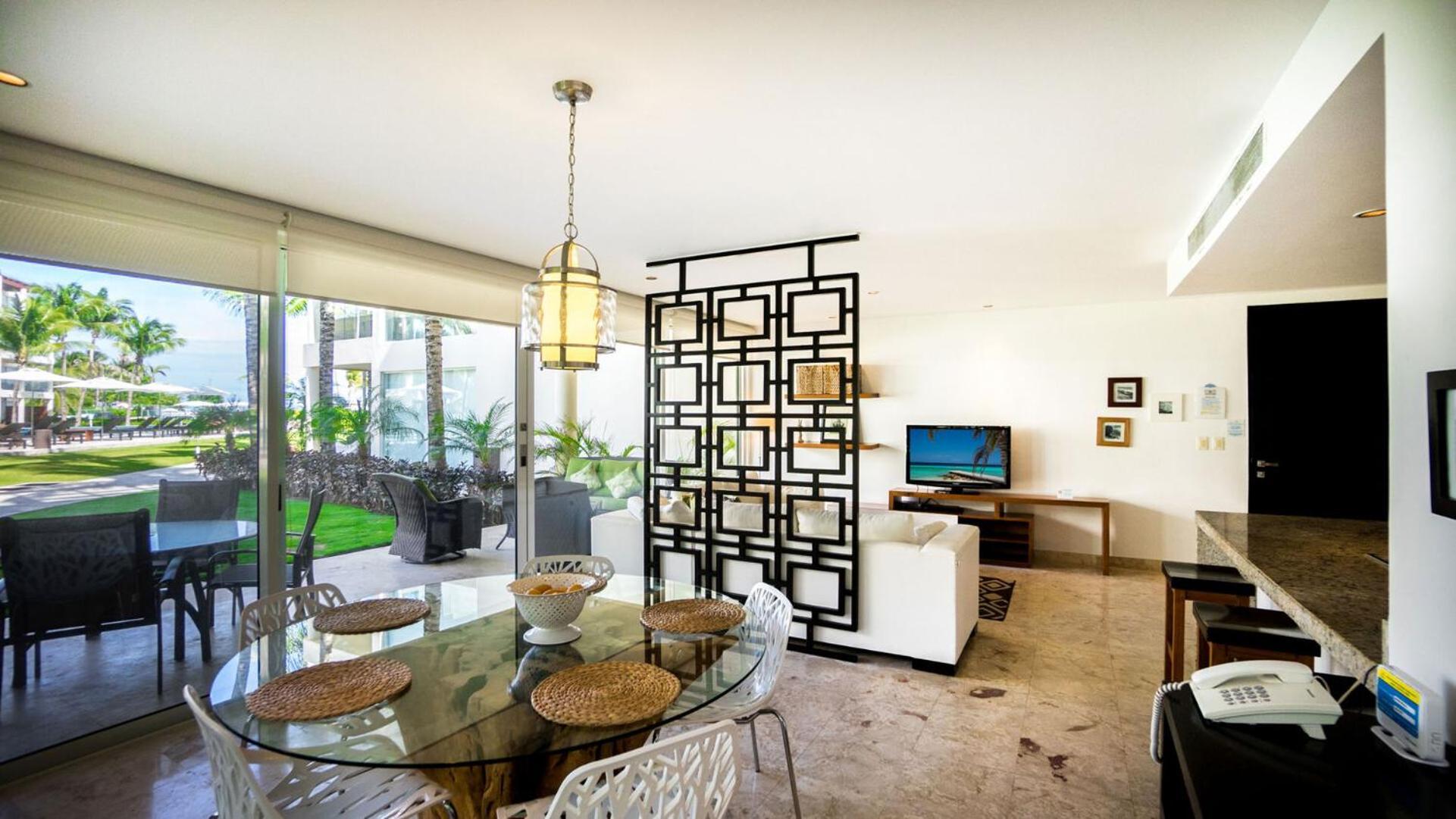 Aparthotel The Elements Oceanfront & Beachside