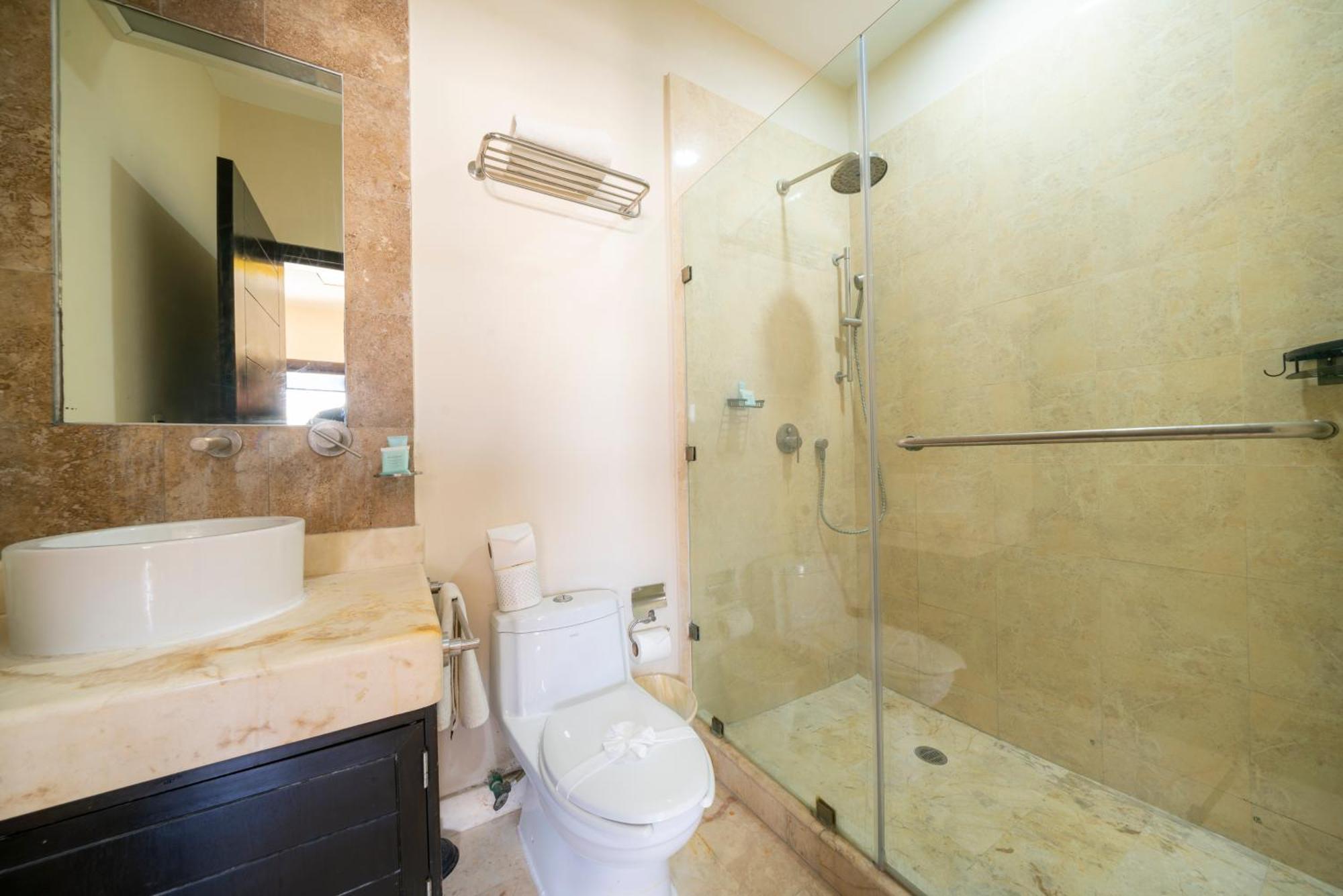 Beachfront 1 Bedroom - El Faro, Surf 407 Ferienhaus *