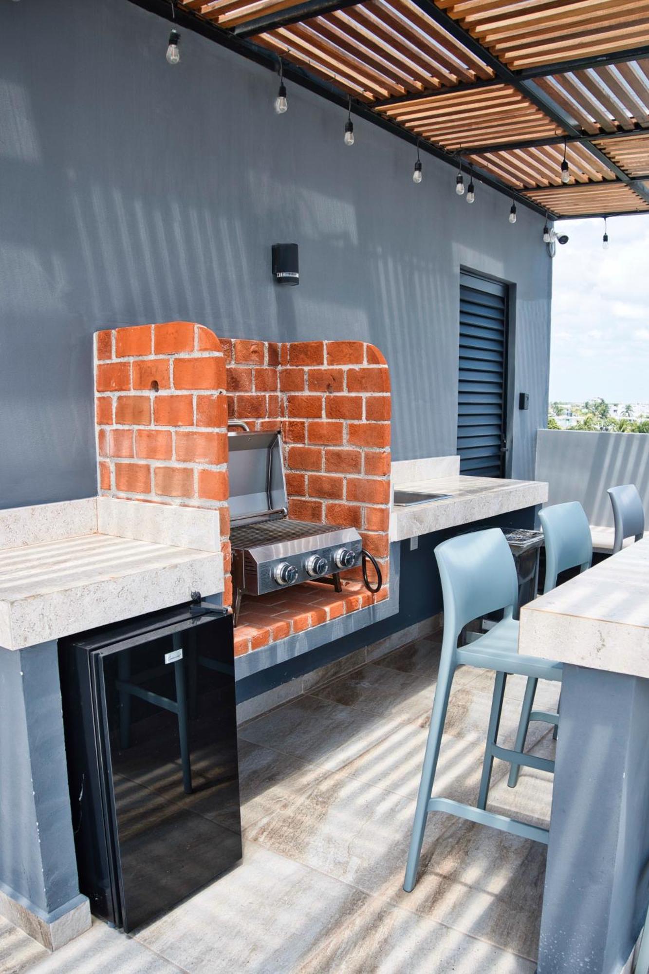 Sunset Kin Apartment