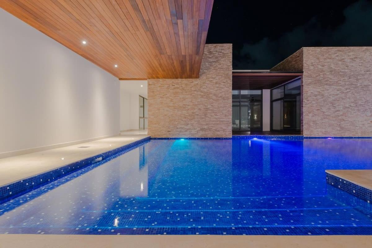 With Private Jacuzzi And Shared Ocean View Roof Pool Сasa de vacaciones Playa del Carmen