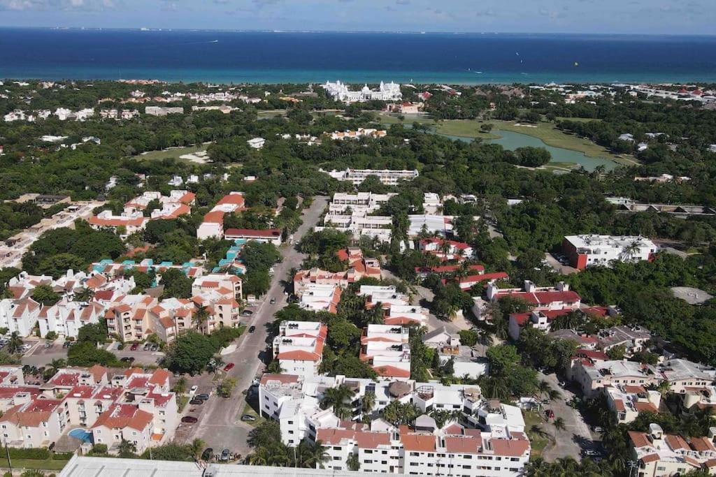 Lovely 2 Bdrm In Gated Community & Pool View Playa del Carmen