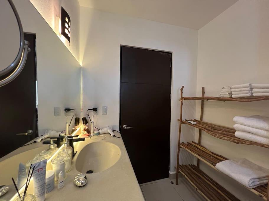 Apartment Lovely 2 Bdrm In Gated Community & Pool View *