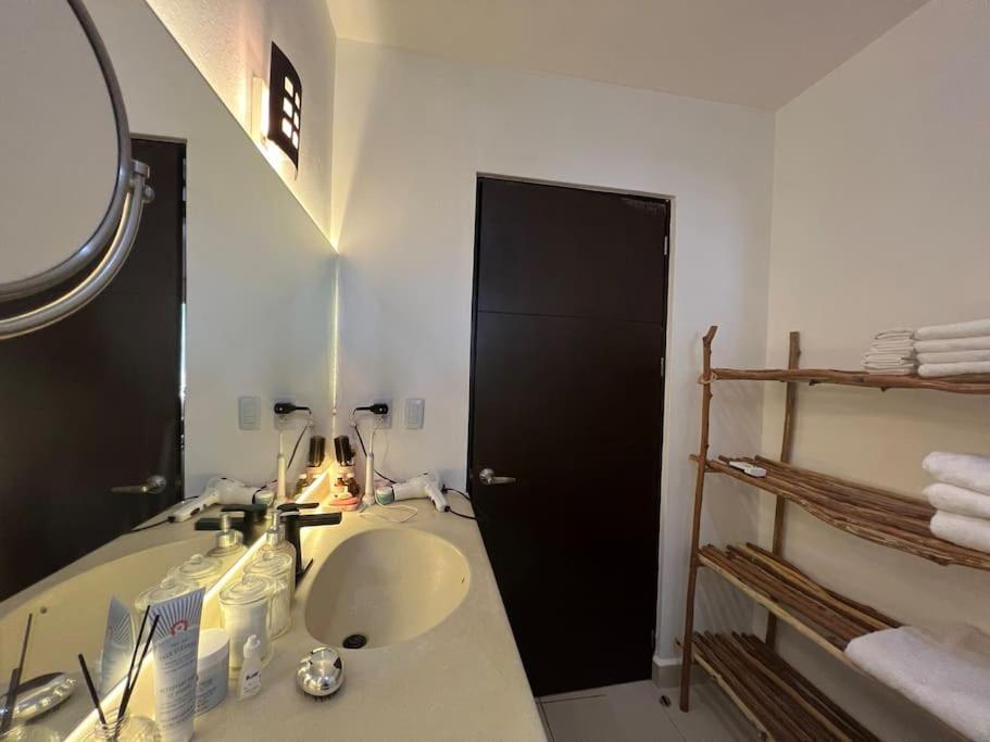 Lovely 2 Bdrm In Gated Community & Pool View