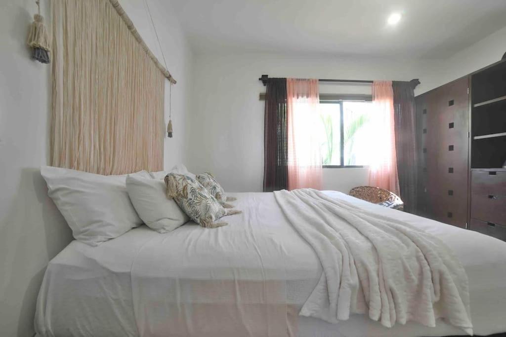 Apartment Lovely 2 Bdrm In Gated Community & Pool View