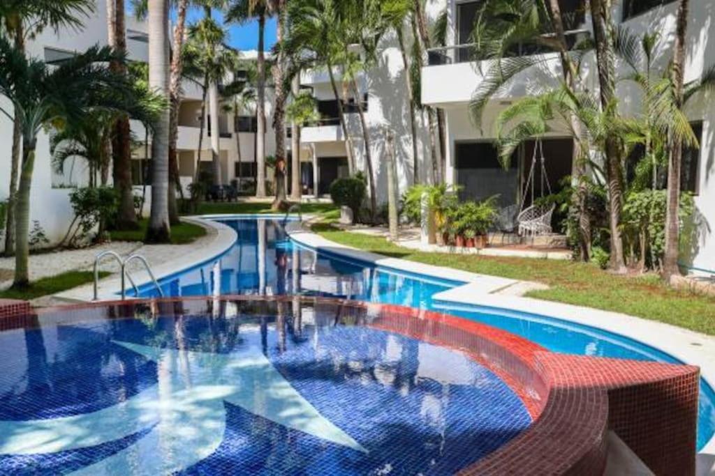 Lovely 2 Bdrm In Gated Community & Pool View Apartment *