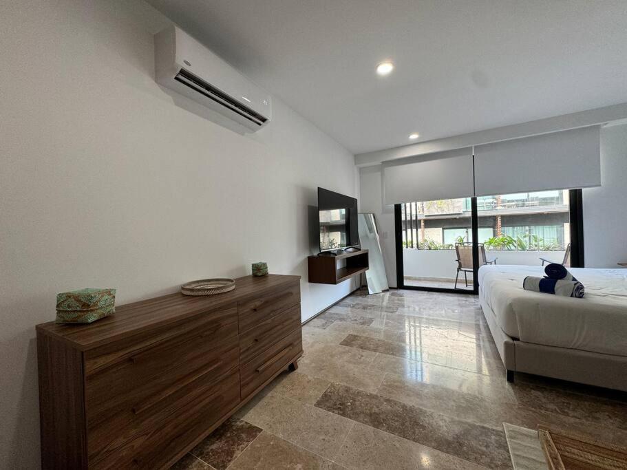 Apartment M-403 Brand New Studio, Ocean View Terrace, Pool And Gym *