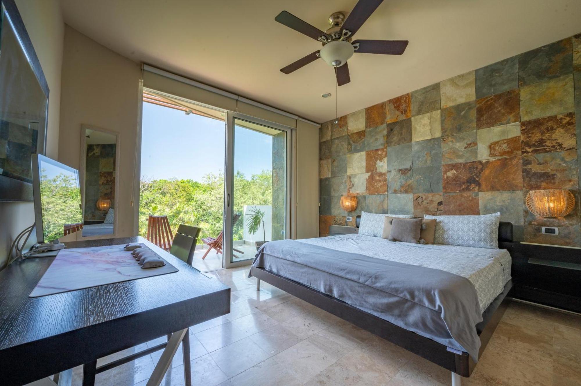 Spacious & Serene Penthouse With Rooftop, Jungle Views, Prime Location Steps To & 5th Ave Apartment Playa del Carmen