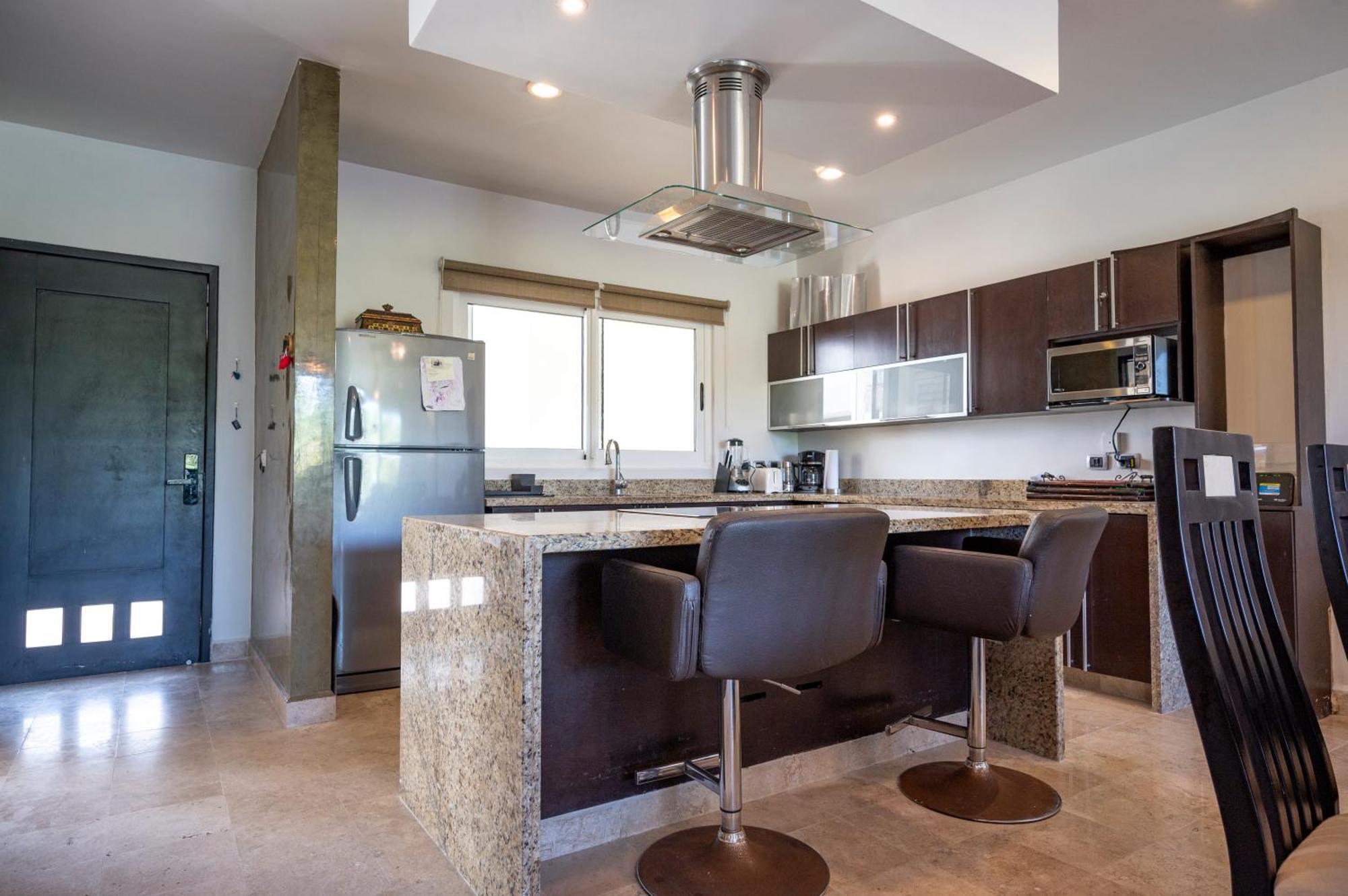 Spacious & Serene Penthouse With Rooftop, Jungle Views, Prime Location Steps To & 5th Ave *