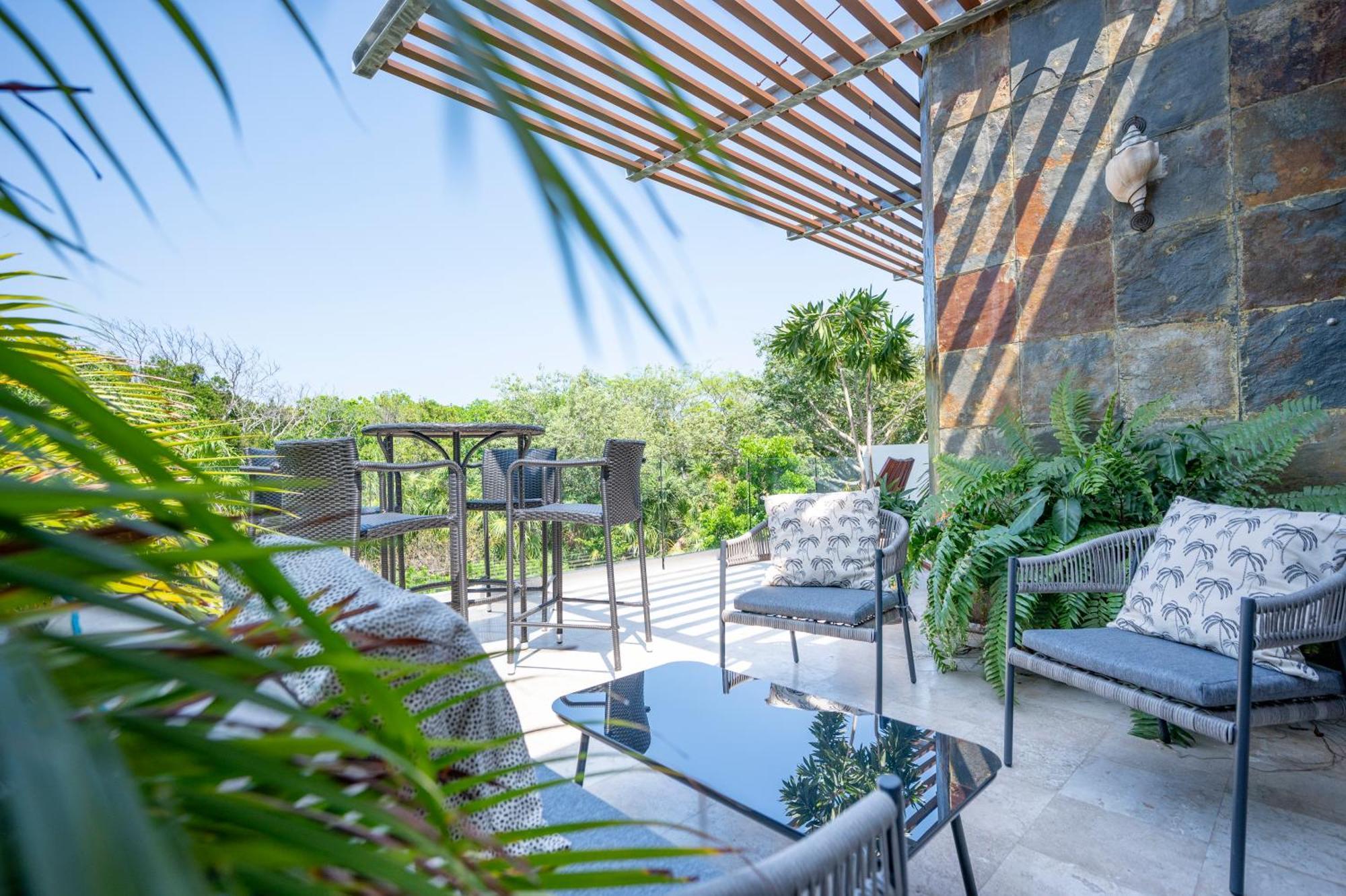 Spacious & Serene Penthouse With Rooftop, Jungle Views, Prime Location Steps To & 5th Ave Playa del Carmen