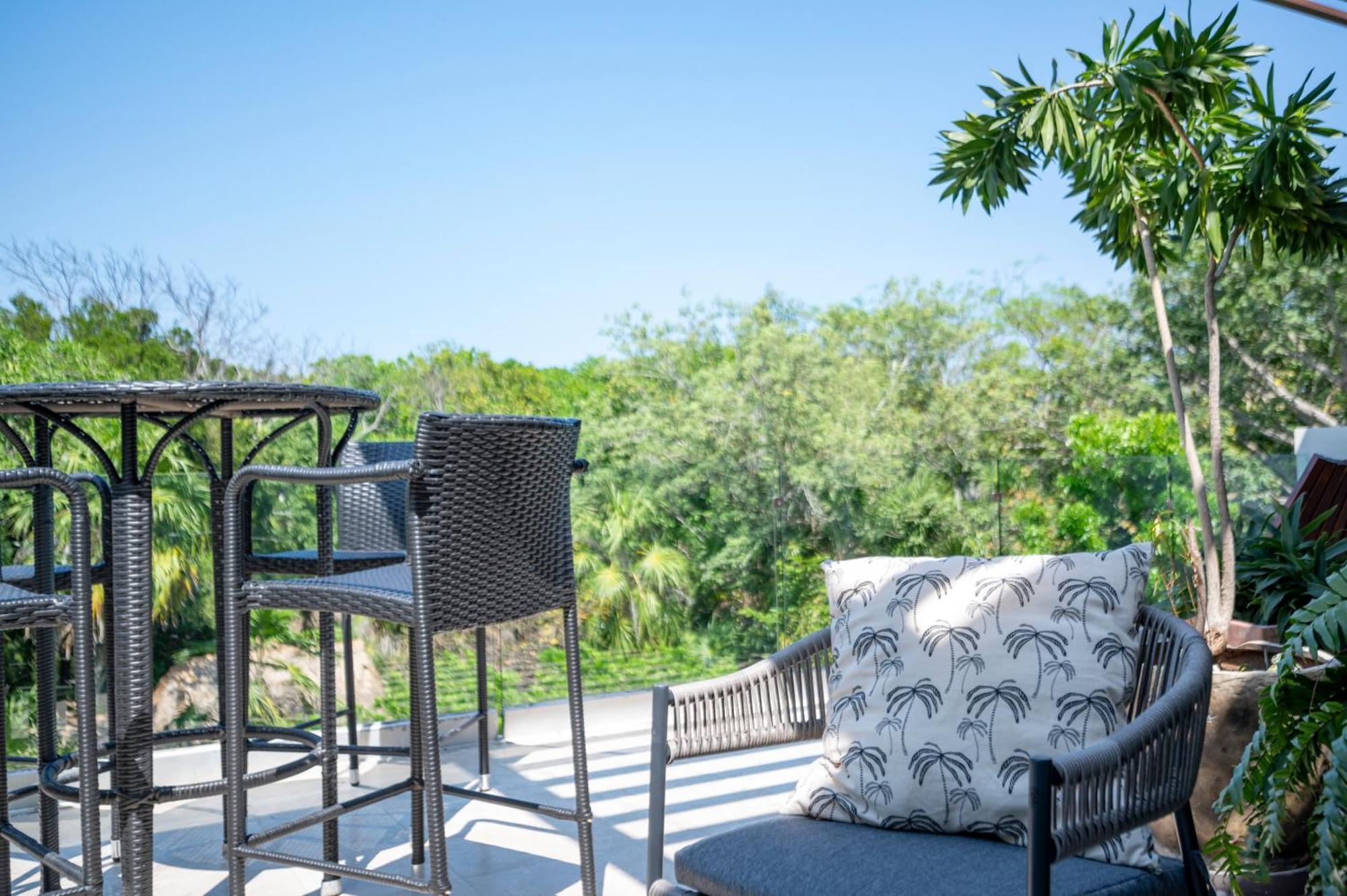 Spacious & Serene Penthouse With Rooftop, Jungle Views, Prime Location Steps To & 5th Ave Apartment Playa del Carmen