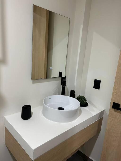 Apartment Stylish Condo, 2bdr, Steps To 5th Ave, Close To Beach! Playa del Carmen