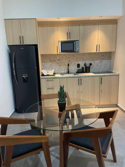 Stylish Condo, 2bdr, Steps To 5th Ave, Close To Beach!