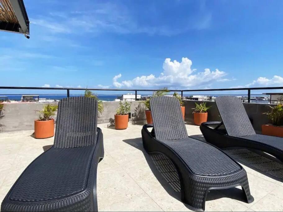 Apartment Stylish Condo, 2bdr, Steps To 5th Ave, Close To Beach!