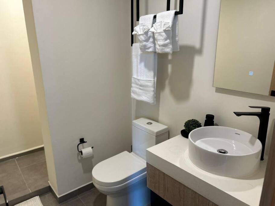 Stylish Condo, 2bdr, Steps To 5th Ave, Close To Beach! Apartment Playa del Carmen