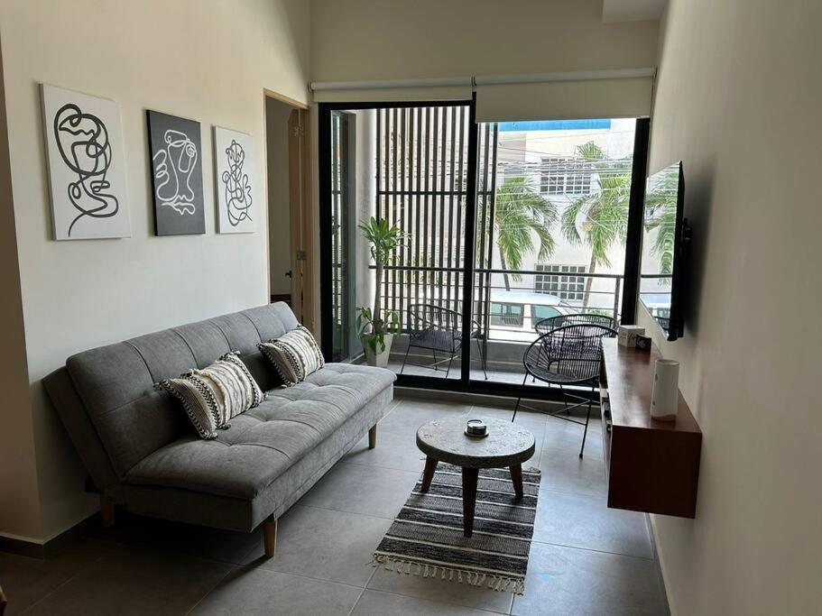 Stylish Condo, 2bdr, Steps To 5th Ave, Close To Beach! Apartment