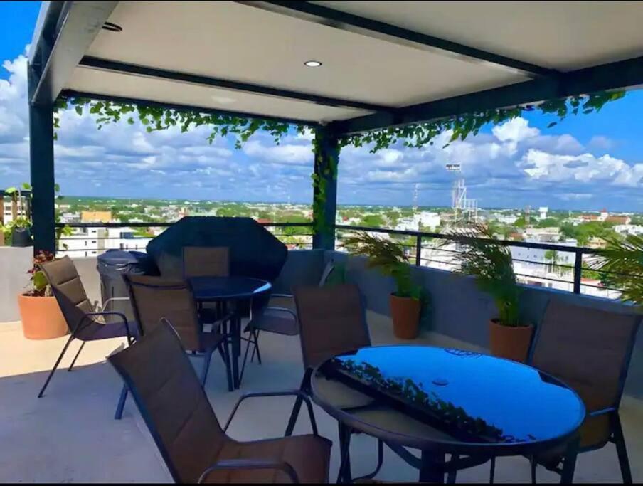 Apartment Stylish Condo, 2bdr, Steps To 5th Ave, Close To Beach! *