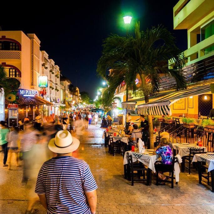 Stylish Condo, 2bdr, Steps To 5th Ave, Close To Beach! Apartment Playa del Carmen