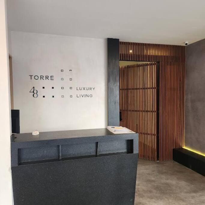 Stylish Condo, 2bdr, Steps To 5th Ave, Close To Beach! *