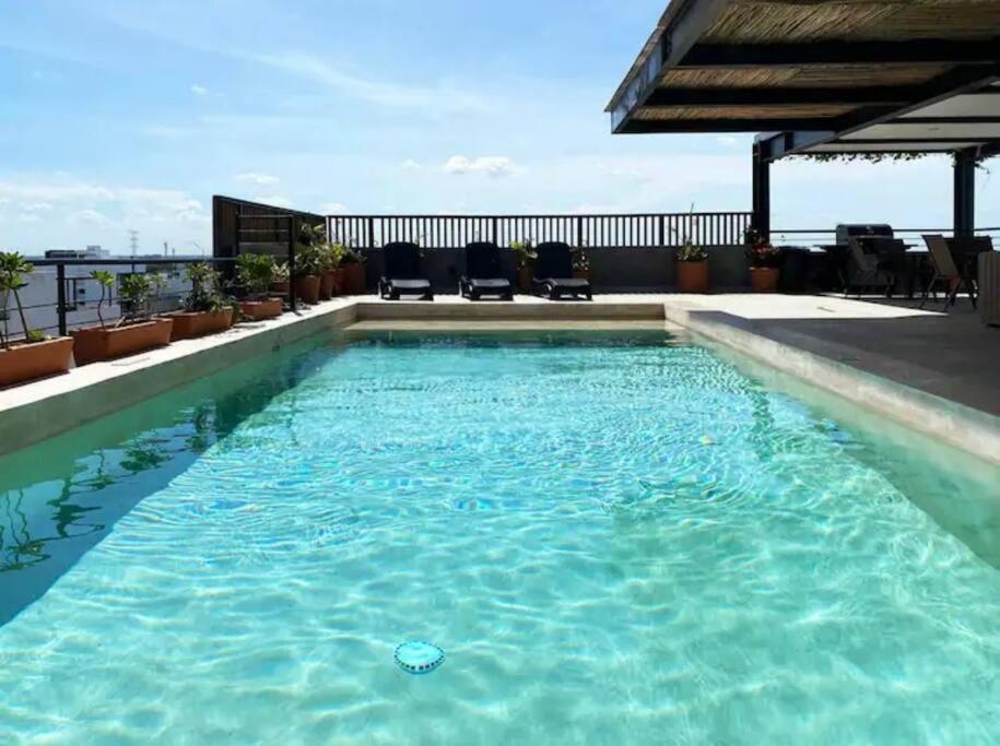 Stylish Condo, 2bdr, Steps To 5th Ave, Close To Beach! Apartment
